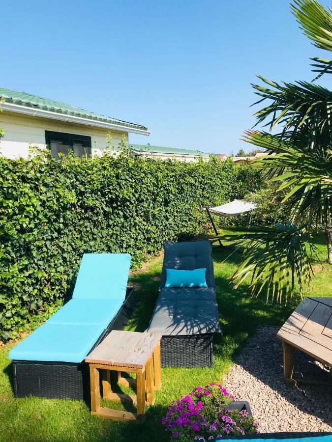 De Corner Van Zeeland Met Jacuzzi Sint Annaland Exterior photo