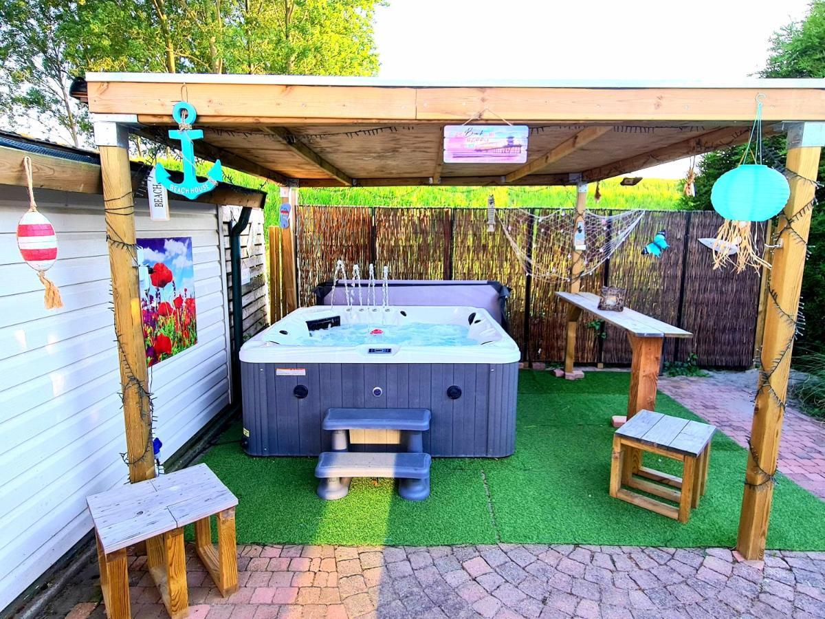 De Corner Van Zeeland Met Jacuzzi Sint Annaland Exterior photo