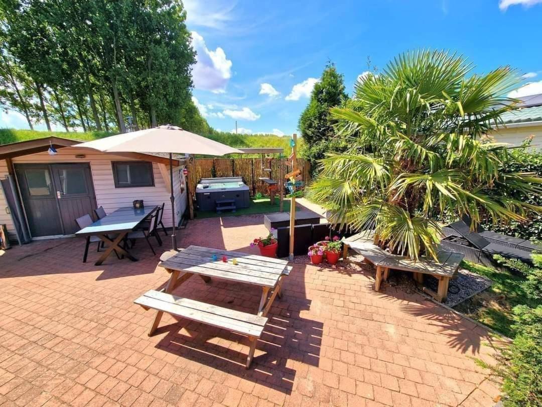 De Corner Van Zeeland Met Jacuzzi Sint Annaland Exterior photo