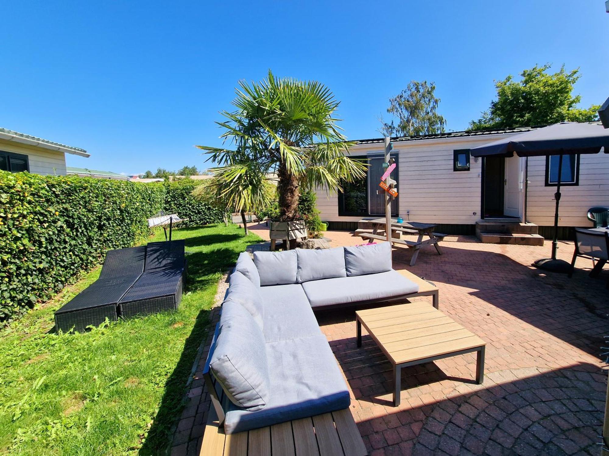 De Corner Van Zeeland Met Jacuzzi Sint Annaland Exterior photo