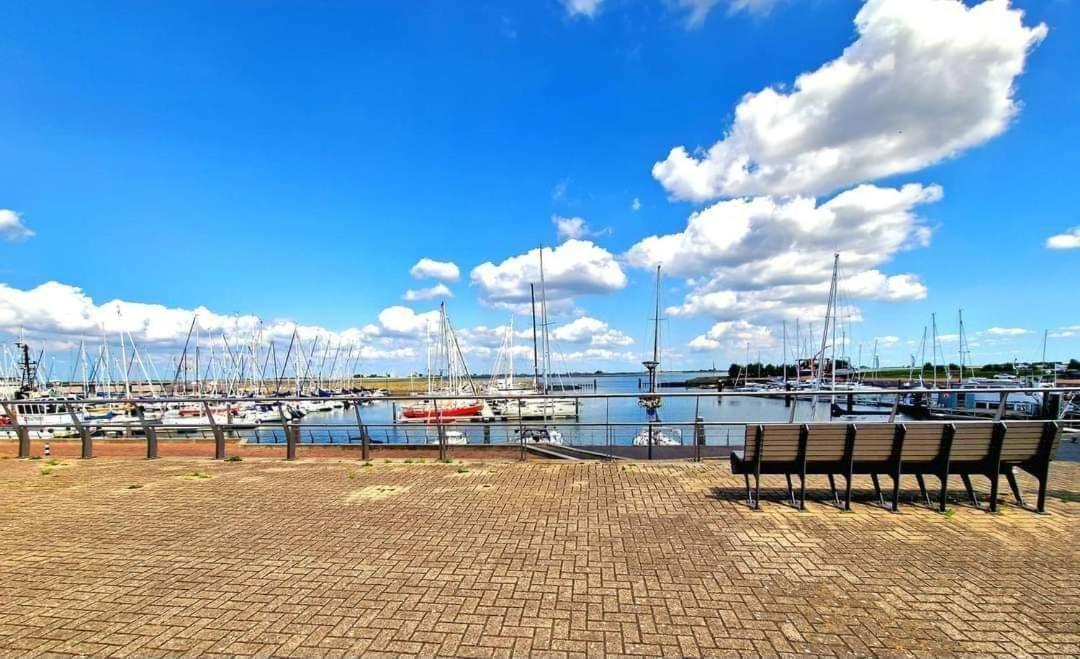 De Corner Van Zeeland Met Jacuzzi Sint Annaland Exterior photo