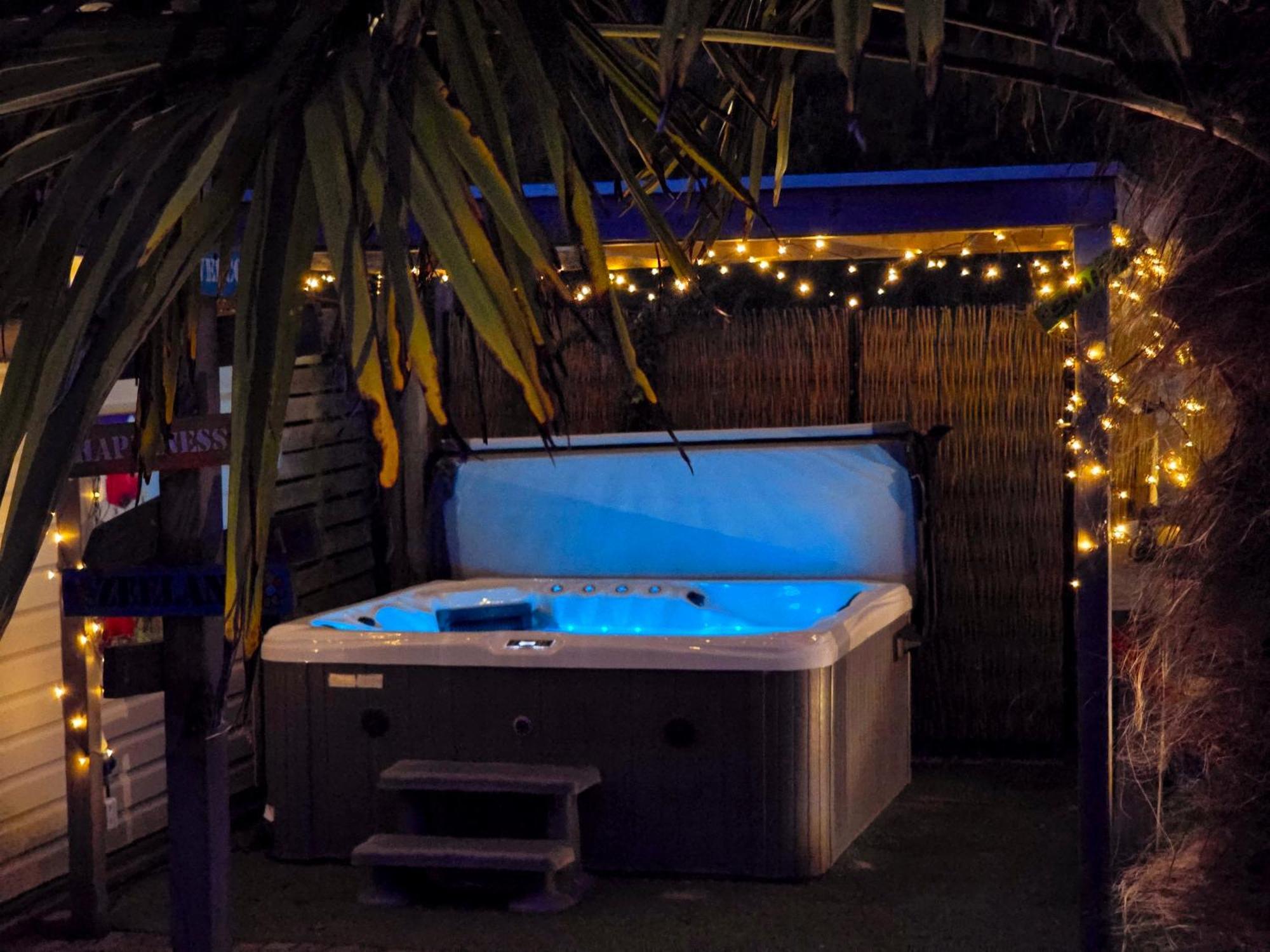 De Corner Van Zeeland Met Jacuzzi Sint Annaland Exterior photo