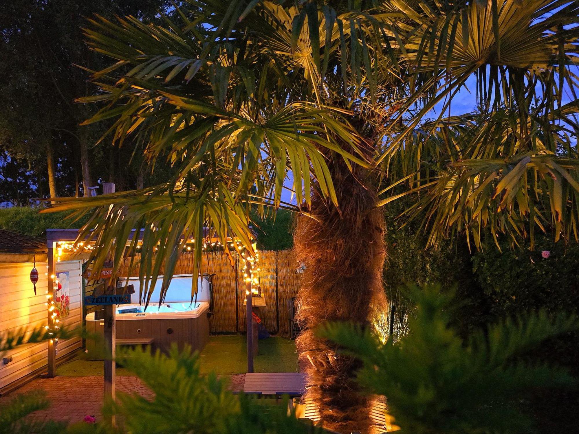De Corner Van Zeeland Met Jacuzzi Sint Annaland Exterior photo